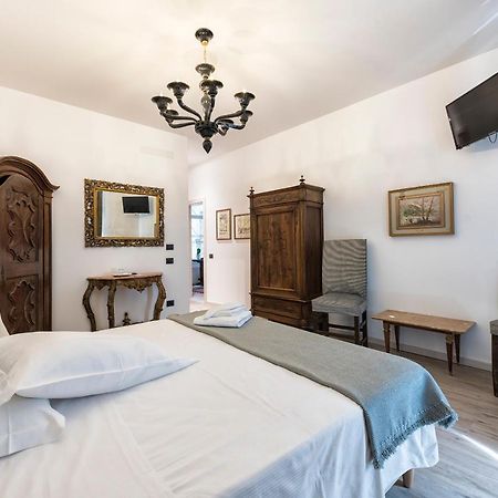 Rooms Alla Loggia Del Castello เตรนโต ภายนอก รูปภาพ