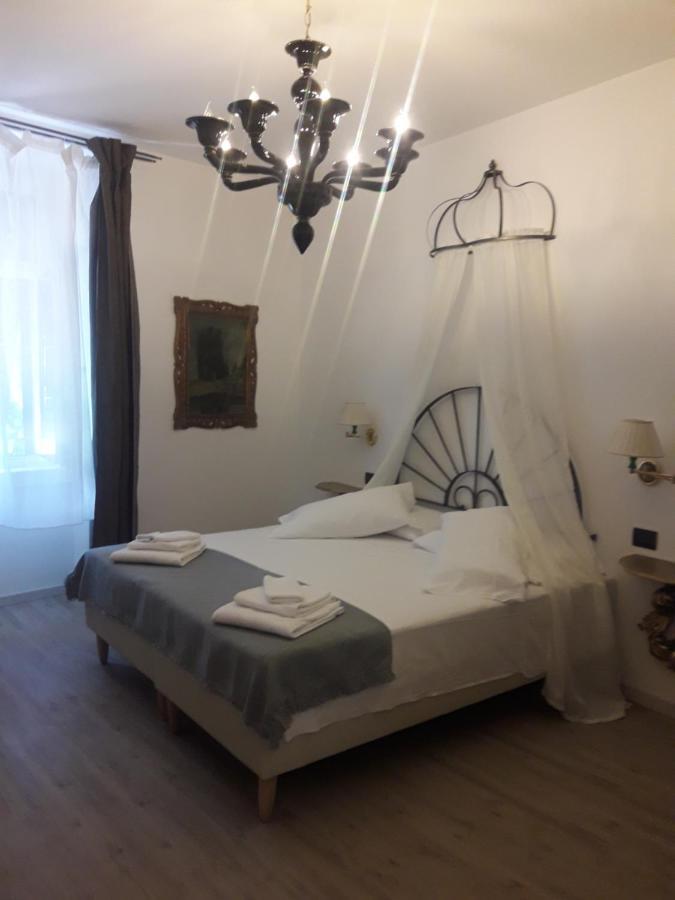 Rooms Alla Loggia Del Castello เตรนโต ภายนอก รูปภาพ