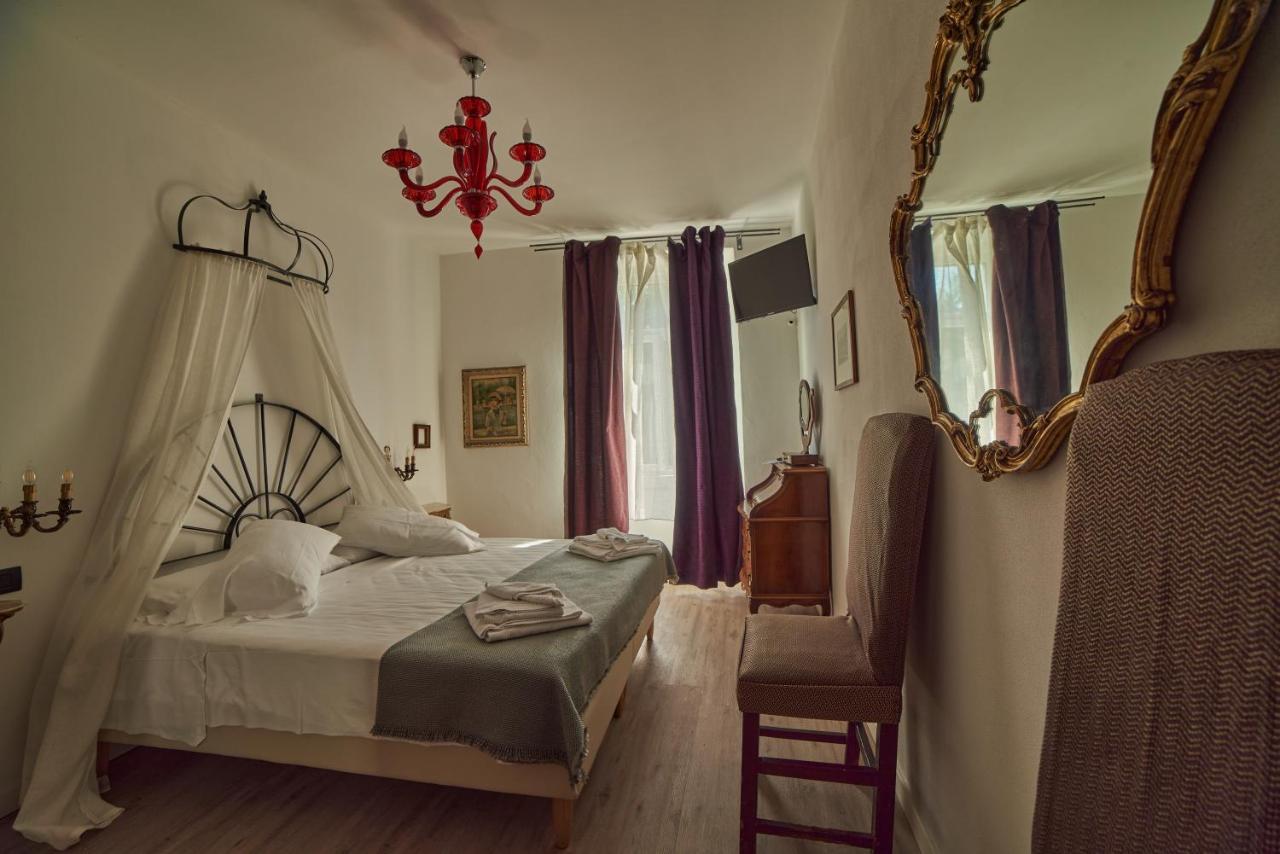 Rooms Alla Loggia Del Castello เตรนโต ภายนอก รูปภาพ