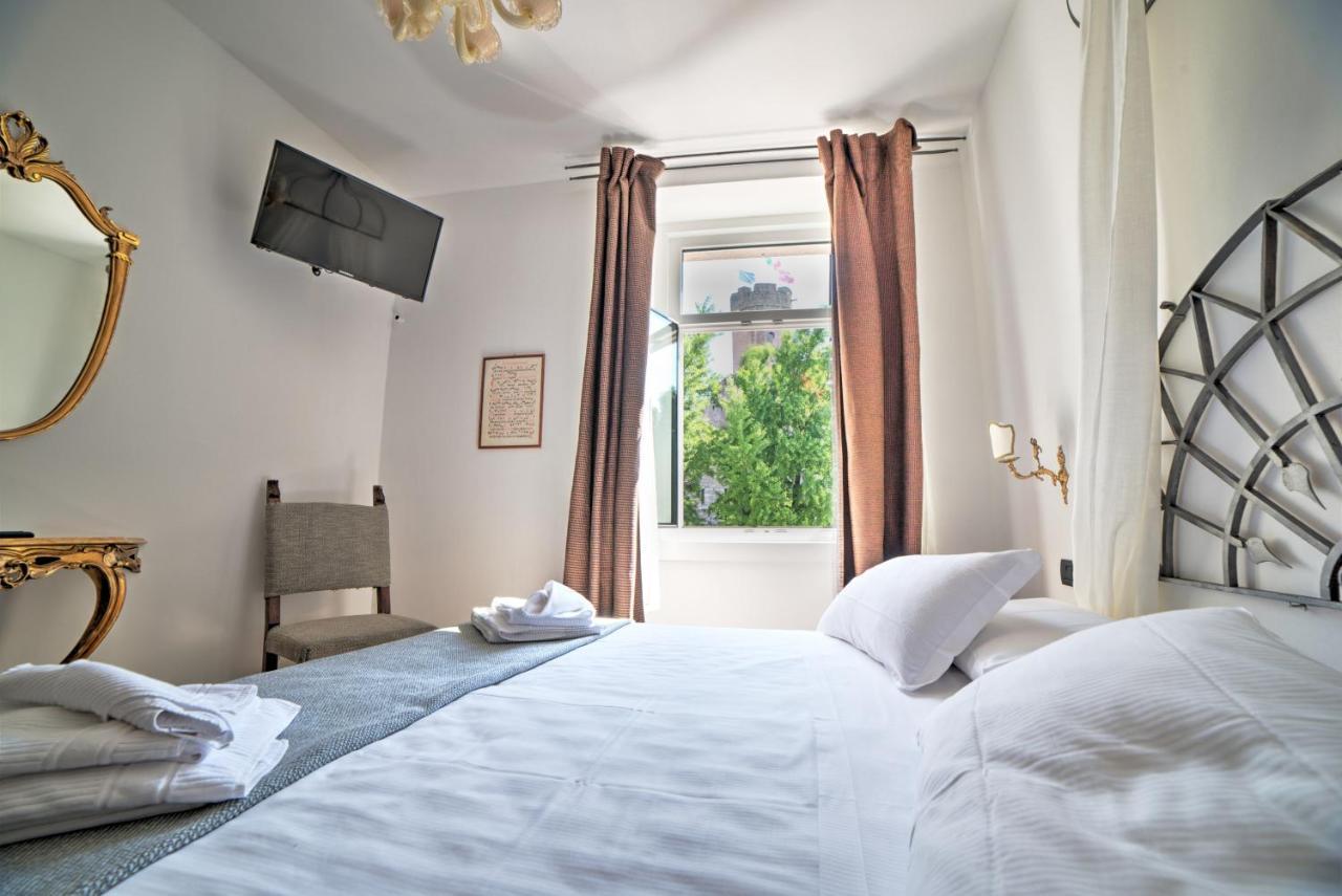 Rooms Alla Loggia Del Castello เตรนโต ภายนอก รูปภาพ