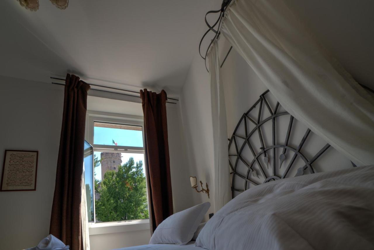 Rooms Alla Loggia Del Castello เตรนโต ภายนอก รูปภาพ