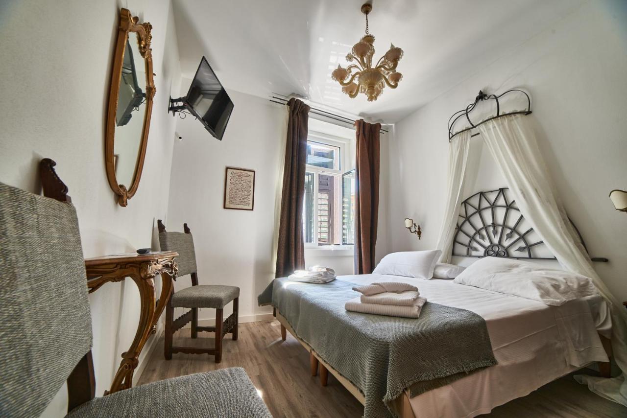 Rooms Alla Loggia Del Castello เตรนโต ภายนอก รูปภาพ