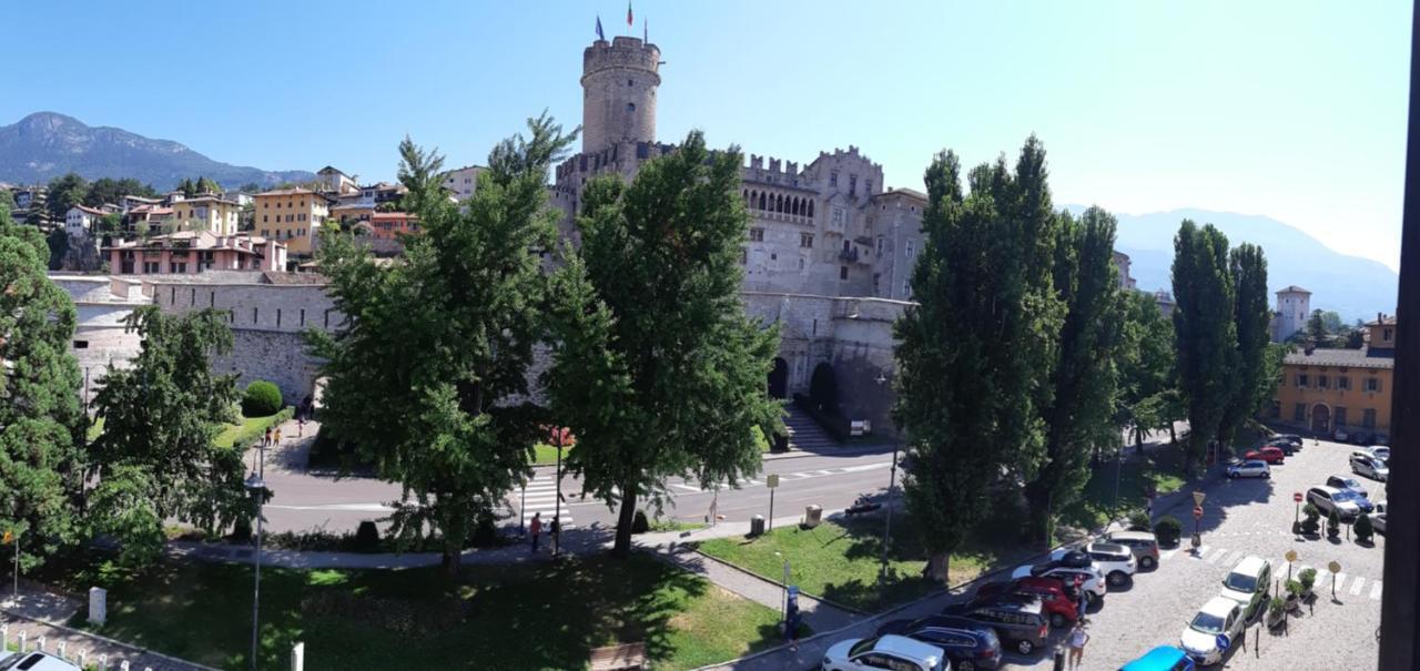 Rooms Alla Loggia Del Castello เตรนโต ภายนอก รูปภาพ