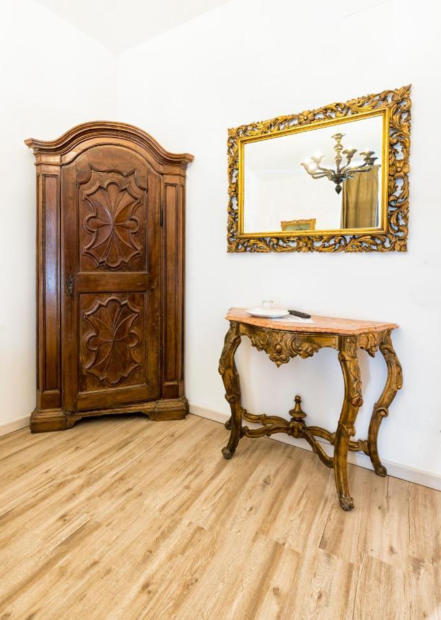 Rooms Alla Loggia Del Castello เตรนโต ภายนอก รูปภาพ